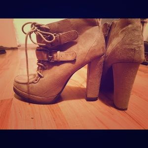 Heeled brown suede booties